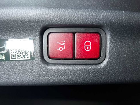 Used 2025 Mercedes-Benz C 300 4MATIC Sedan image 16