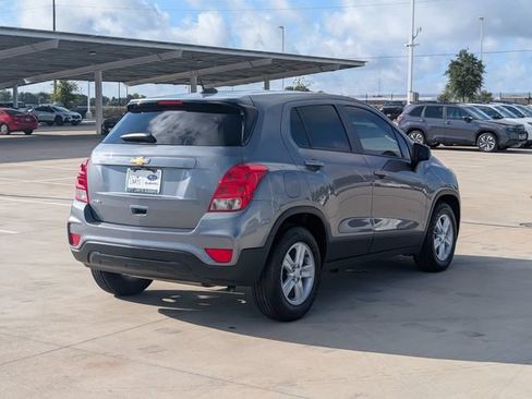 Used 2020 Chevrolet Trax LS w/ Tint and Cruise Package FWD image 5