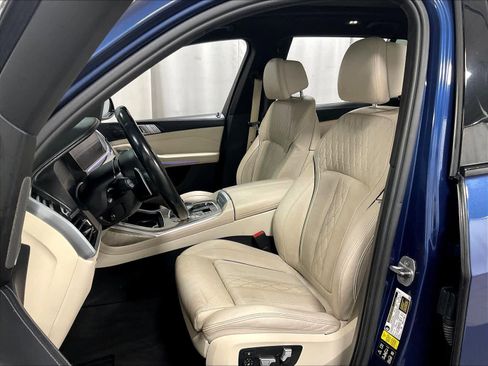 Used 2021 BMW X7 M50i image 6