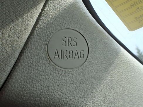 Used 2022 Toyota Corolla LE image 13