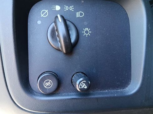 Used 2004 Chevrolet Express 3500 Extended RWD image 16