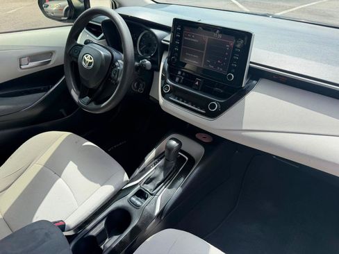 Used 2020 Toyota Corolla LE FWD image 3