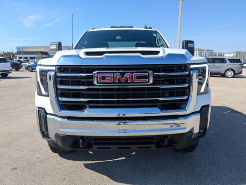 Used 2025 GMC Sierra 2500 SLE w/ SLE Value Package; image 3