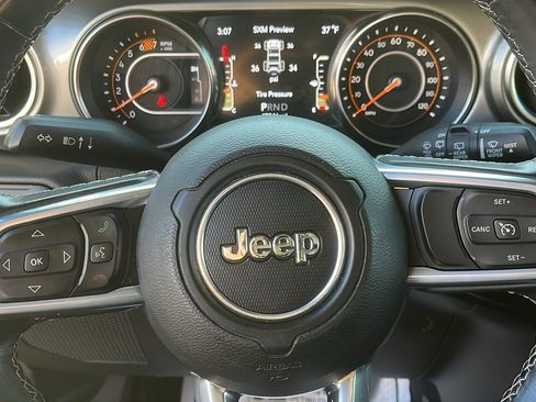 Used 2019 Jeep Wrangler Unlimited Sahara image 11