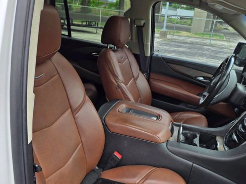 Used 2016 Cadillac Escalade Premium AWD/4WD image 2