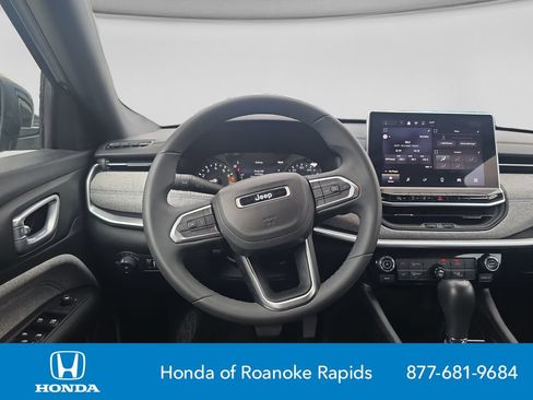 Used 2024 Jeep Compass Latitude AWD/4WD image 13