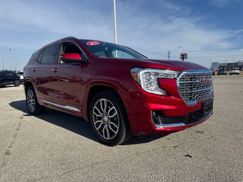 Used 2024 GMC Terrain Denali w/ Denali Premium Package image 10