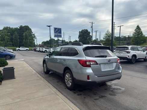 Used 2017 Subaru Outback 2.5i Premium AWD/4WD image 5