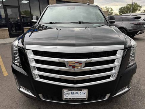 Used 2020 Cadillac Escalade Premium Luxury AWD/4WD image 2