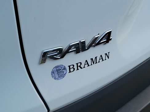 Used 2024 Toyota RAV4 XLE w/ Convenience Package FWD image 5