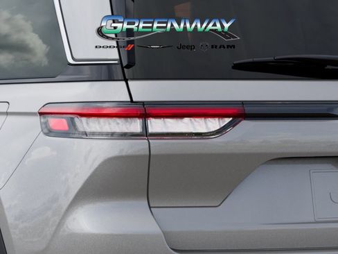 New 2025 Jeep Grand Cherokee Laredo X w/ Luxury Tech Group I RWD image 9
