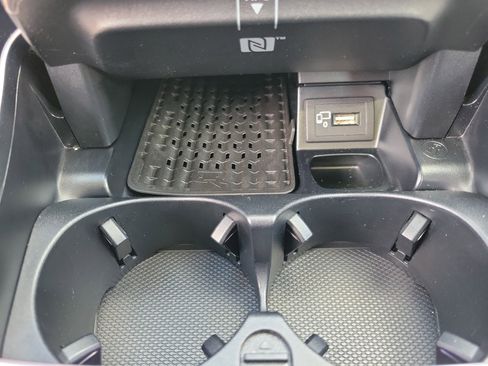 Used 2017 Mercedes-Benz E 400 4MATIC Wagon image 11