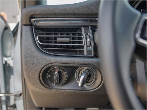 Certified 2025 Porsche Macan image 25