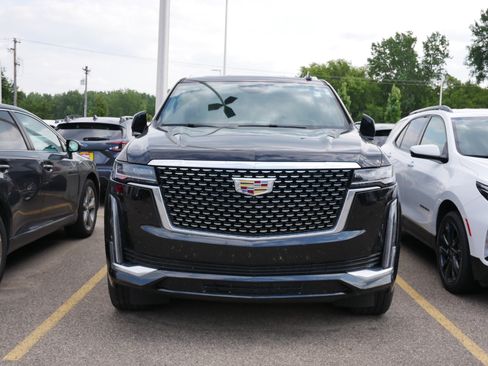 Used 2024 Cadillac Escalade Premium Luxury AWD/4WD image 2
