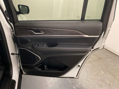 Used 2022 Jeep Grand Cherokee L Limited AWD/4WD image 28