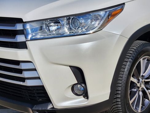 Used 2018 Toyota Highlander XLE image 6