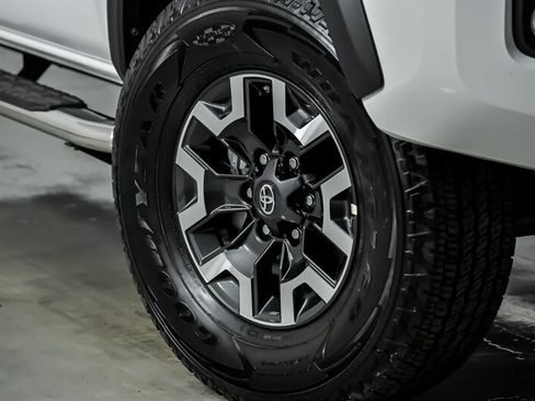 Used 2021 Toyota Tacoma TRD Off-Road AWD/4WD image 3