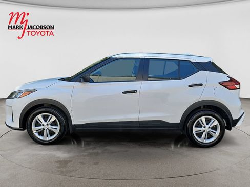 Used 2025 Nissan Kicks Play S FWD image 15