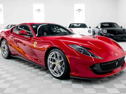 Used 2018 Ferrari 812 Superfast RWD image 6