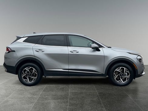 Used 2023 Kia Sportage LX image 9