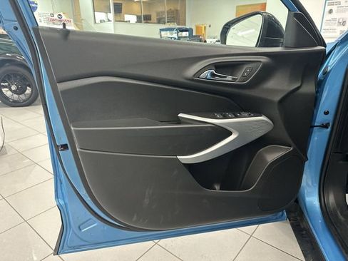 Used 2025 Chevrolet Trax RS w/ Driver Confidence Package image 23
