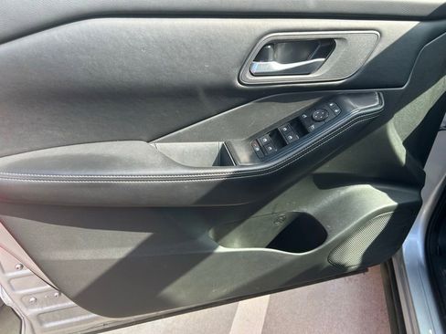 Used 2025 Nissan Rogue SV FWD image 10