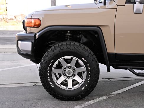 Used 2014 Toyota FJ Cruiser 4WD w/ Upgrade Package image 36