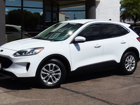 Used 2020 Ford Escape SE image 3