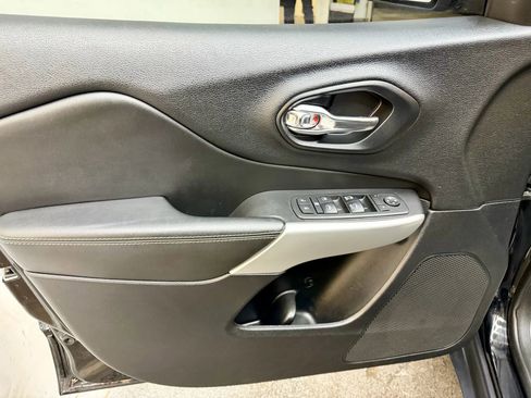 Used 2018 Jeep Cherokee Latitude Plus image 7