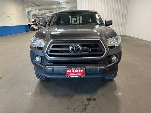 Used 2022 Toyota Tacoma SR5 w/ Black Out Package (TMS) AWD/4WD image 8