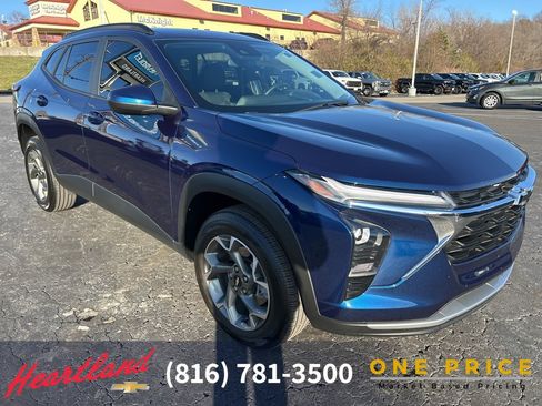 Used 2024 Chevrolet Trax LT w/ Driver Confidence Package image 3