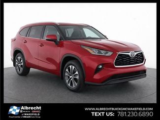 Used 2020 Toyota Highlander XLE AWD/4WD video 1