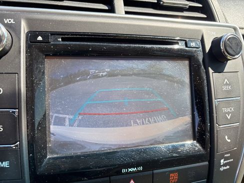 Used 2017 Toyota Camry XLE w/ Moonroof Package FWD image 22