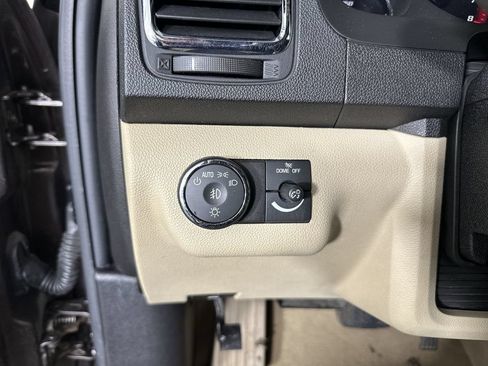 Used 2010 GMC Acadia SLT AWD/4WD image 19