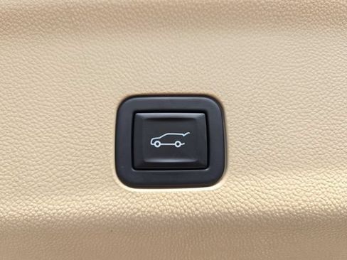 Certified 2023 Cadillac Escalade ESV Premium Luxury AWD/4WD image 38