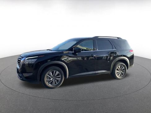 Used 2025 Nissan Pathfinder SV image 8