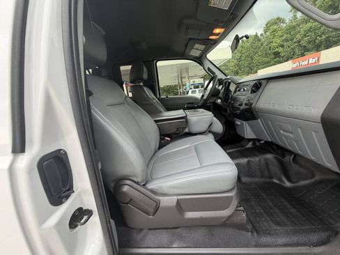 Used 2012 Ford F250 XL w/ PWR Equipment Group RWD image 5