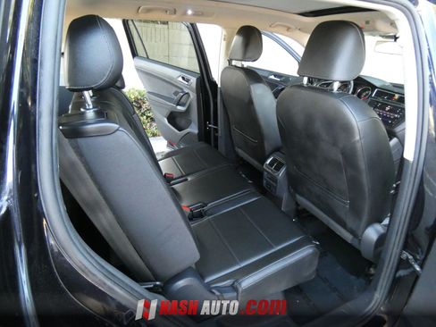 Used 2018 Volkswagen Tiguan SE w/ Panoramic Sunroof Package AWD/4WD image 24