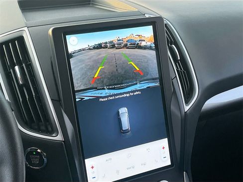 Used 2024 Ford Edge SEL image 13