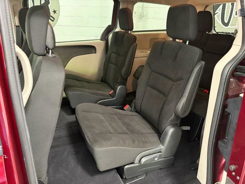Used 2019 Dodge Grand Caravan SE FWD image 26
