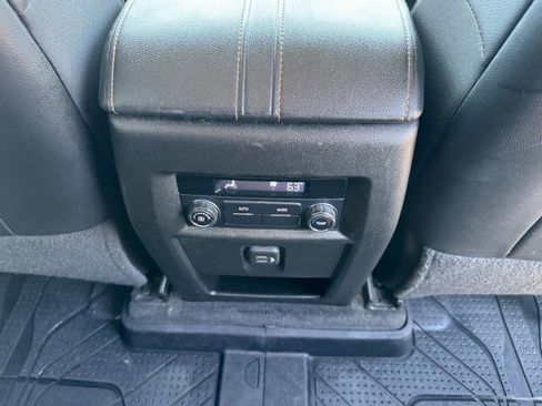 Used 2019 Chevrolet Traverse LT w/ LPO, Floor Liner Package AWD/4WD image 46