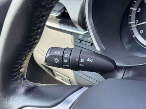 Used 2021 Toyota Highlander XLE AWD/4WD image 26