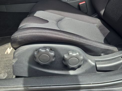 Used 2025 Nissan Z Sport w/ Floor Mat Package RWD image 19