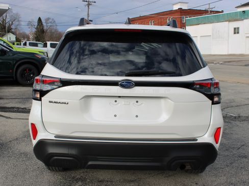 Used 2025 Subaru Forester Premium image 6