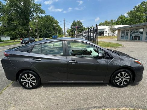 Used 2017 Toyota Prius Two w/ Prius Two Safety Plus Package FWD image 4