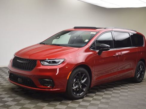 New 2026 Chrysler Pacifica Limited w/ S Appearance Package image 16