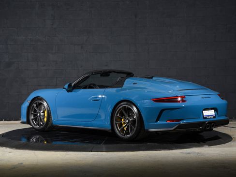 Used 2019 Porsche 911 Speedster RWD image 3