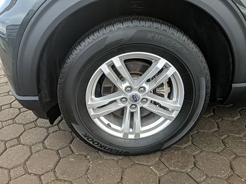 Certified 2023 Ford Explorer XLT w/ Equipment Group 202A image 11