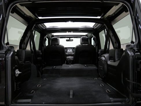 Used 2019 Jeep Wrangler Unlimited Sahara image 29