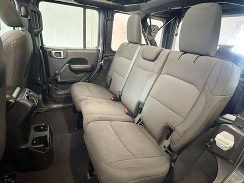 Used 2018 Jeep Wrangler Unlimited Sport AWD/4WD image 16